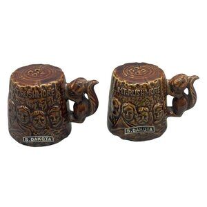 vintage mt. Rushmore Squirrel Salt Pepper Shakers Souvenir log s. Dakota READ